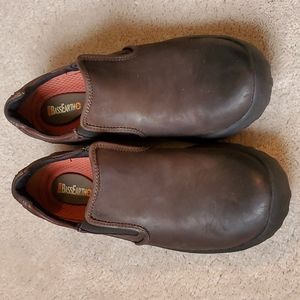 Men's Bass Wildcat Earth slip on shoes, sz 8 1/2, drk brown.